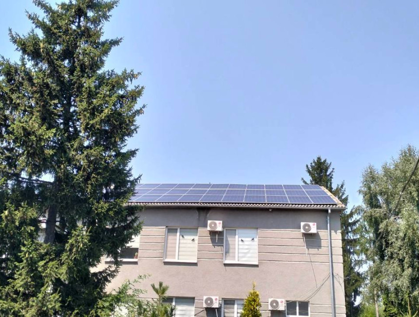 A 30 kW hybrid solar power station with a Deye Bos-B 241.2 kWh energy storage system