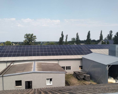 A 251.1 kW grid-connected solar power station with Jinko Sungiga G2 solar panels with a capacity of 261 kWh